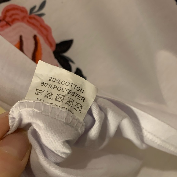 White Tee with Floral Design | size M - Picture 3 of 4